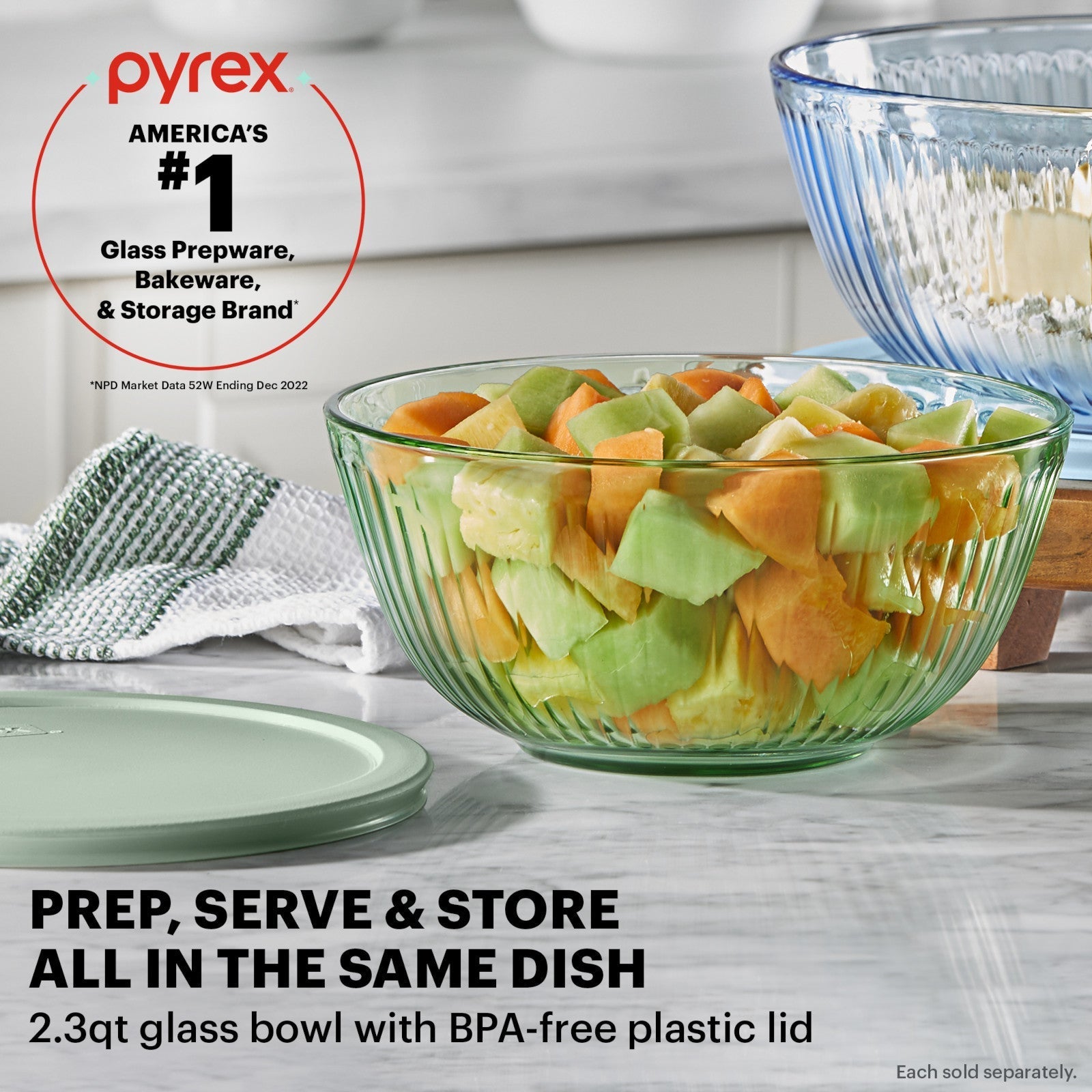 Pyrex® Colors Sculpted Tinted 2.3-quart Mixing Bowl with Lid, Green