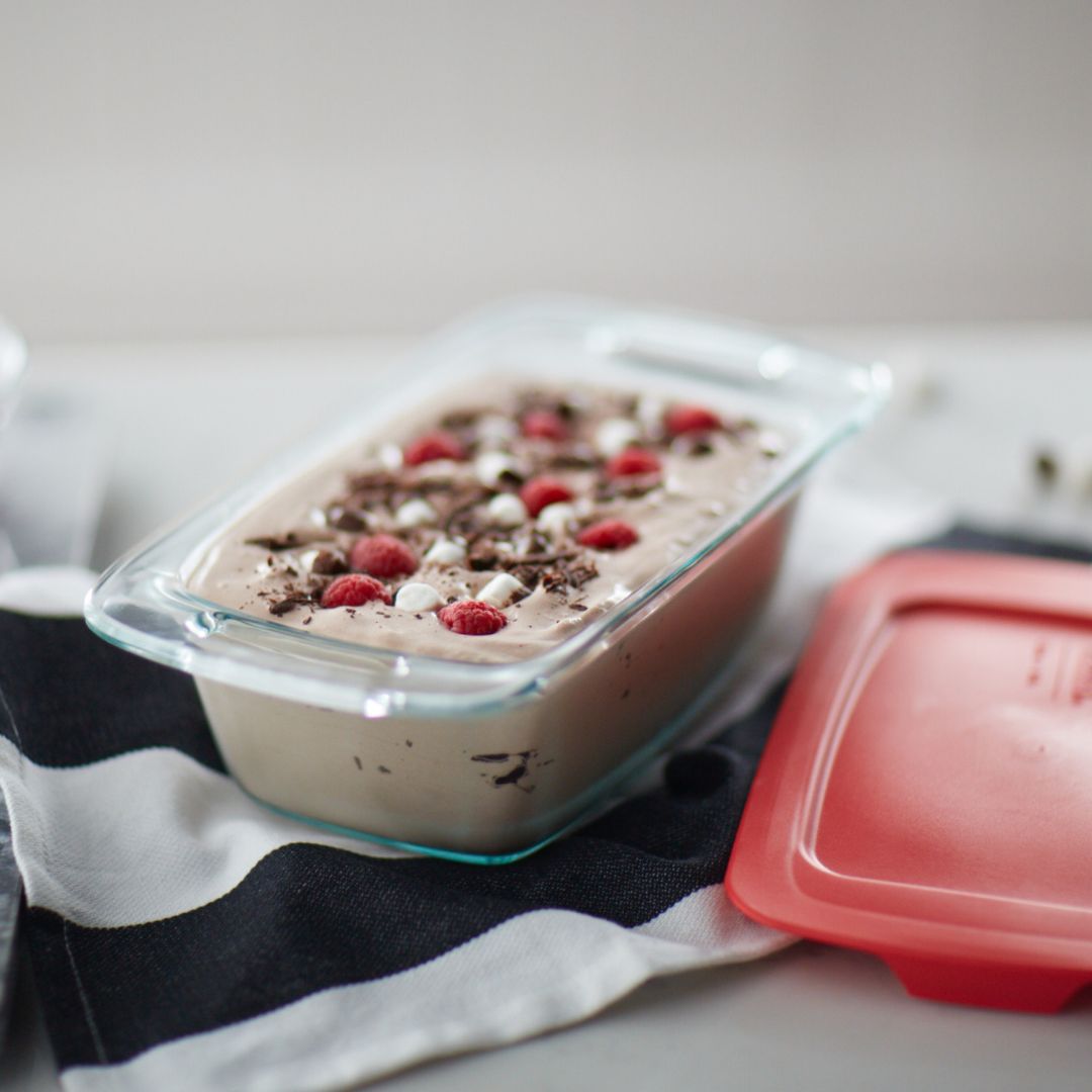 Pyrex® Easy Grab® 1.5-quart Glass Loaf Pan with Red Lid